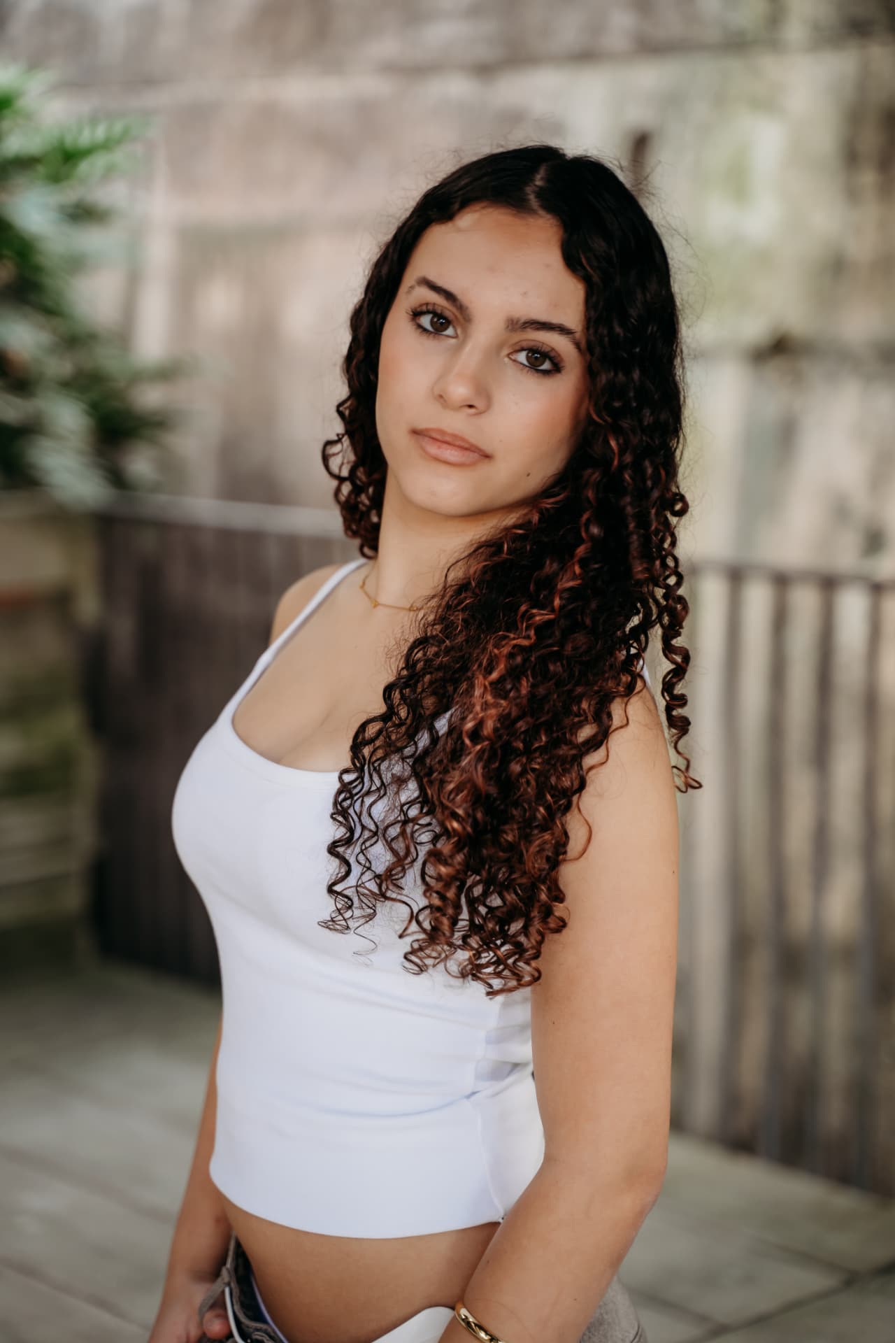 Bianca editorial — White tank · sunlit timber
